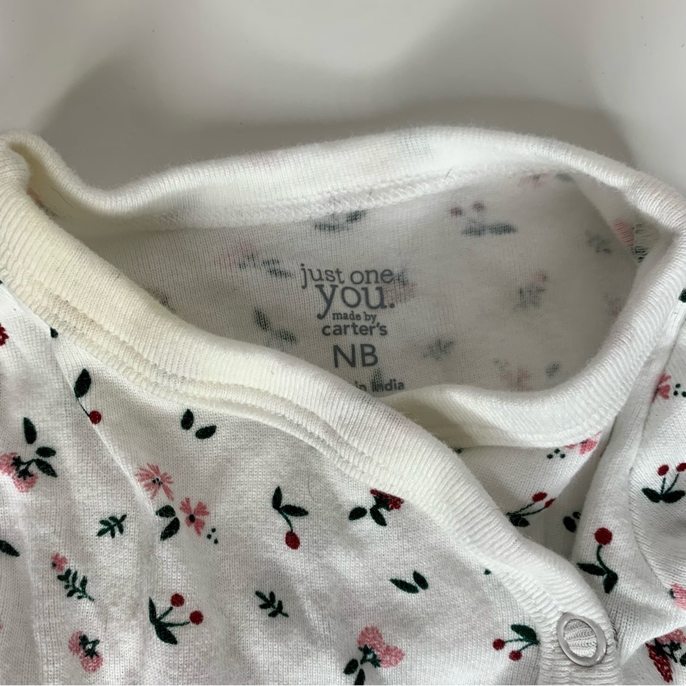 Carters and Little Me | 5 piece Newborn Clothing Bundle - Picture 8 of 10